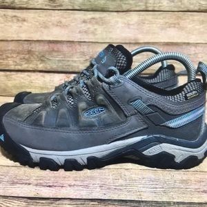 Keen targhee III mid hiking boots